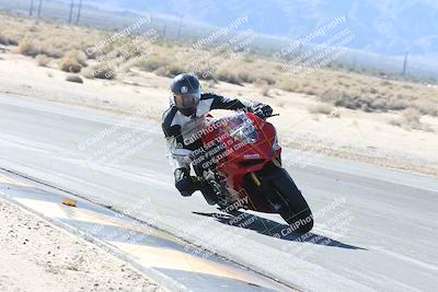 media/Dec-01-2025-Moto Forza (Mon) [[2daa91e15f]]/3-Beginner Group/Session 3 (Turn 16 Inside)/